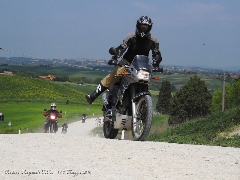 0076.JPG - Flo', anche con una gamba sola... maremma stratosferica che manico !! :-)