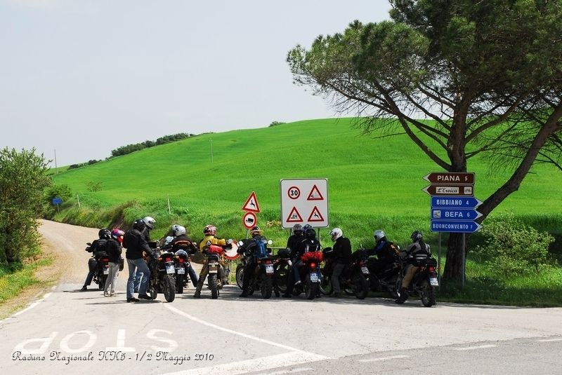 0083.JPG - Qui siamo vicino buonconvento, tra poco cominceremo ad arrampicarci verso Montalcino..