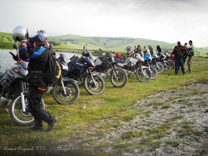 0178.JPG -  Gino insiste per scendere in un vicino laghetto a far le foto, un posto veramente bellissimo.