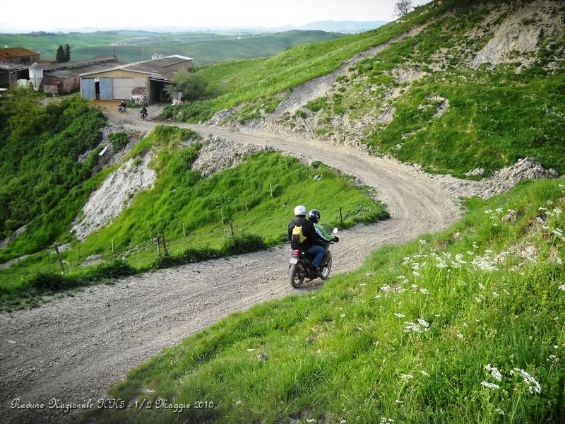 0207.JPG - Il sole comincia ad essere basso, rientriamo verso il punto di ritrovo...