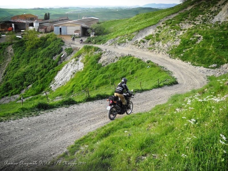 0210.JPG - Il sole comincia ad essere basso, rientriamo verso il punto di ritrovo...