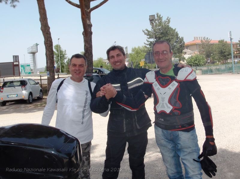 P7010600.JPG - Eccoci a Fabro, qui salutiamo Giuseppe che prende l'Autostrada.. mamma mia che caldo, buon viaggio Giuseppe, alla prossima !!