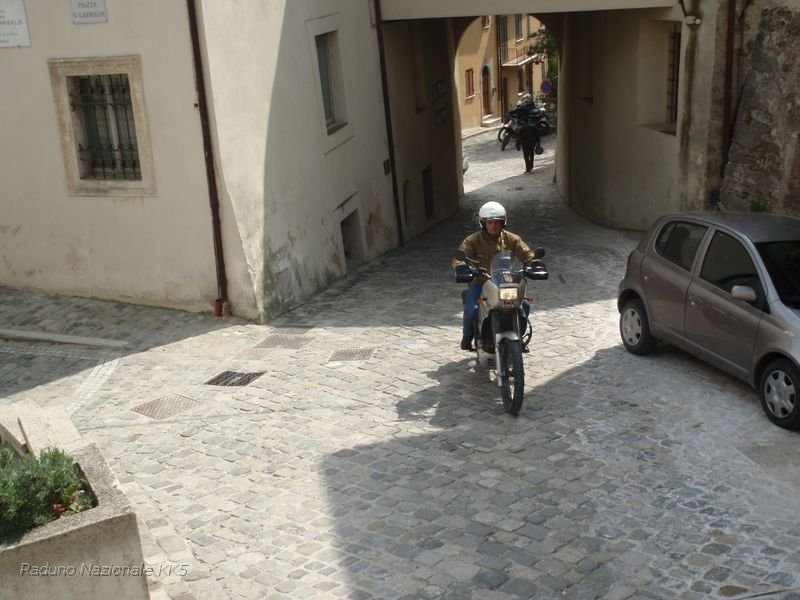 766.JPG - Si riparte, qui a Pennabilli, Oreste si perderà almeno una ventina di volte prima di trovare la retta via... eheheheh :-)