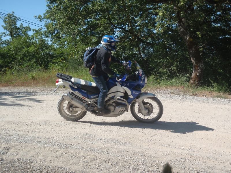 1101.JPG - Sterrato che da palazzone passa per fighine ed arriva a san casciano dei bagni, discesa in forte pendenza...