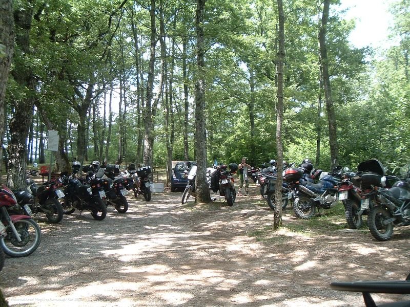 1350.JPG - Gli sterraioli arrivano all'area pic nic del Monte Cetona per primi, il gruppo degli asfaltisti ancora non sono arrivati..