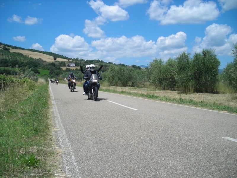 1420.JPG - Il gruppone nel rettilineo