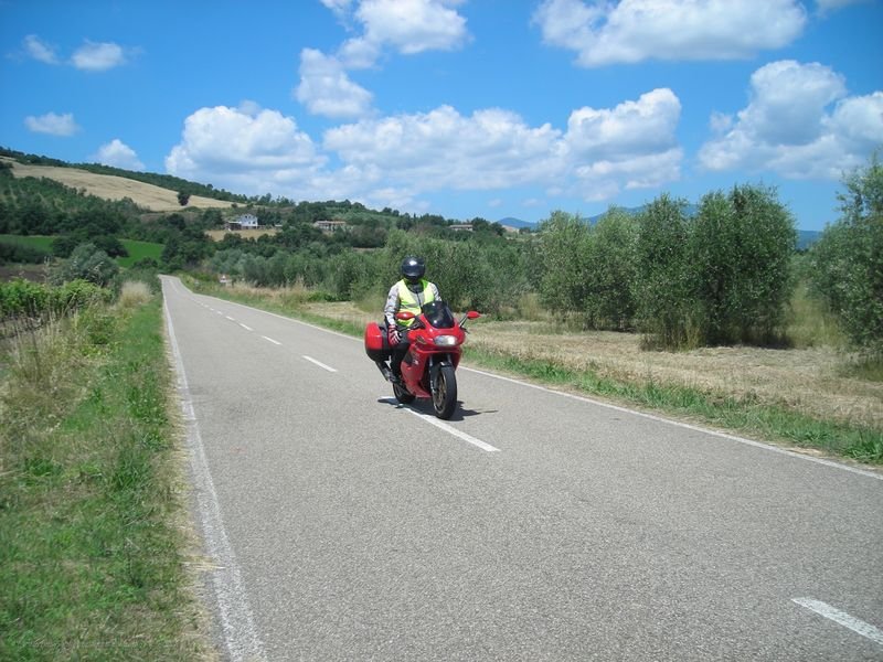 1425.JPG - Il gruppone nel rettilineo