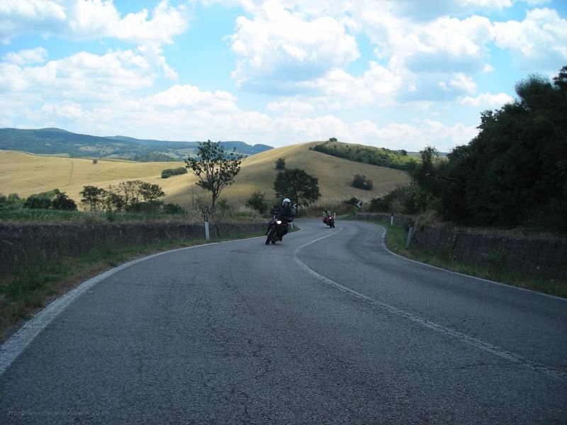 1433.JPG - Il gruppone nelle curve