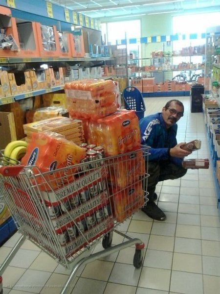 20.jpg - E' Venerdì, Gino e Shulz fanno la spesa al supermercato...