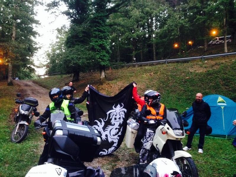 572.jpg - Arrivo dei Croati con la bandiera ufficiale .. Dubravko e David