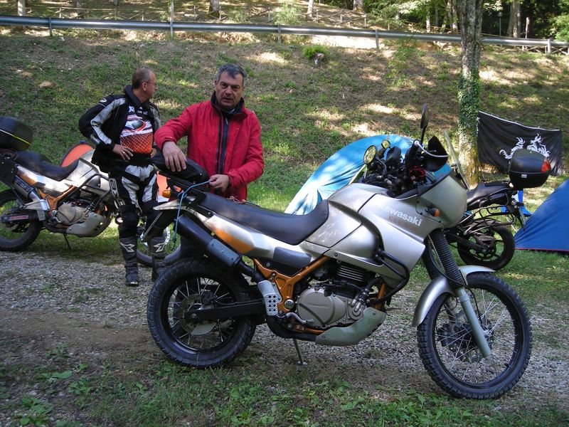 615.JPG - Ci prepariamo per la partenza. Sono previsti circa 200 km di Tour.. Tiziano da Castelraimondo e Guido da Mestre.