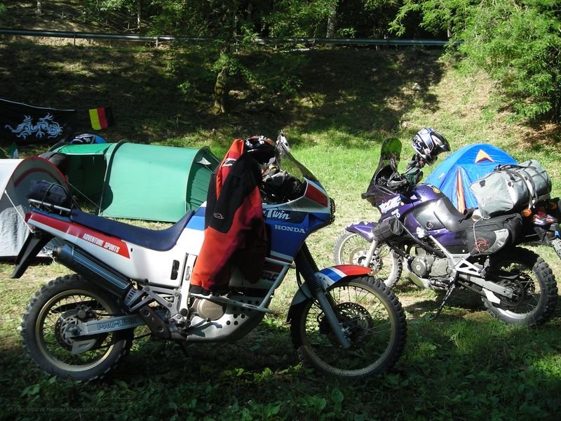 617.JPG - Ci prepariamo per la partenza. Sono previsti circa 200 km di Tour.. 