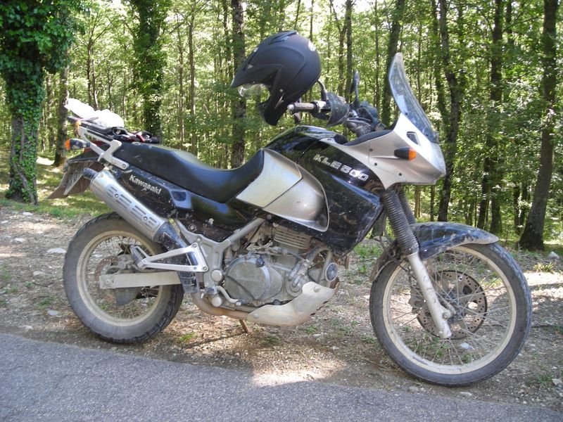 624.JPG - Ci prepariamo per la partenza. Sono previsti circa 200 km di Tour..la moto di Gino..