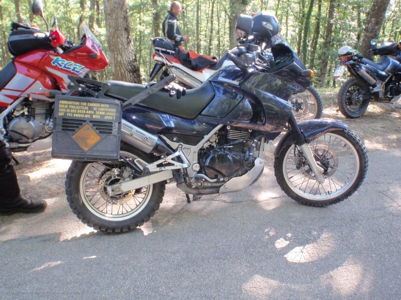 671.JPG - Ci prepariamo per la partenza. Sono previsti circa 200 km di Tour..