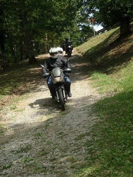 73.JPG - Ecco, arrivano pure Francesco e Maheva, ovviamente hanno un problema meccanico pure loro...speriamo di risolverlo...
