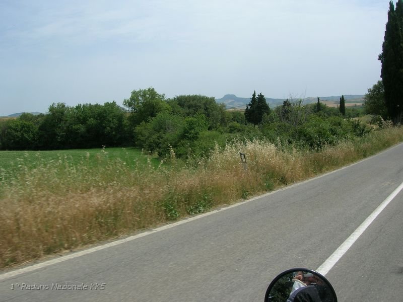 202.JPG - Direzione Radicofani, che si vede in lontananza.
