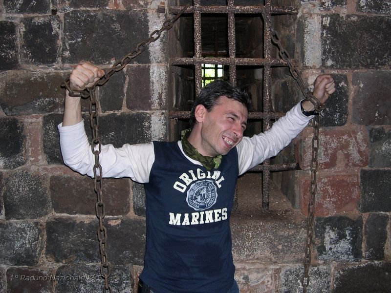 248.JPG - Nel 1417 iniziò la costruzione della nuova fortezza bastionata attorno al nucleo originario della rocca. Dopo anni di scaramucce e passaggi di proprietà secondari, sempre finiti con il ritorno di Radicofani a Siena, si giunge a quello che possiamo considerare l'ultimo fatto storico rilevante che interessò la rocca: nel 1555 fu assediata, bombardata e invasa dalle forze imperiali.
