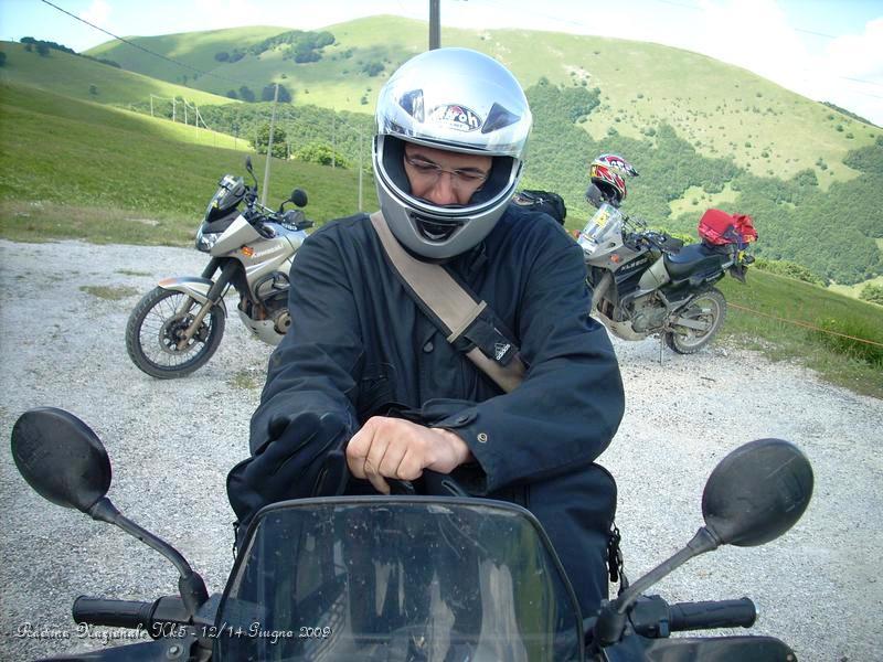 DSCN6140.JPG - Riecco Francesco... con il borsone tra le ginocchia...